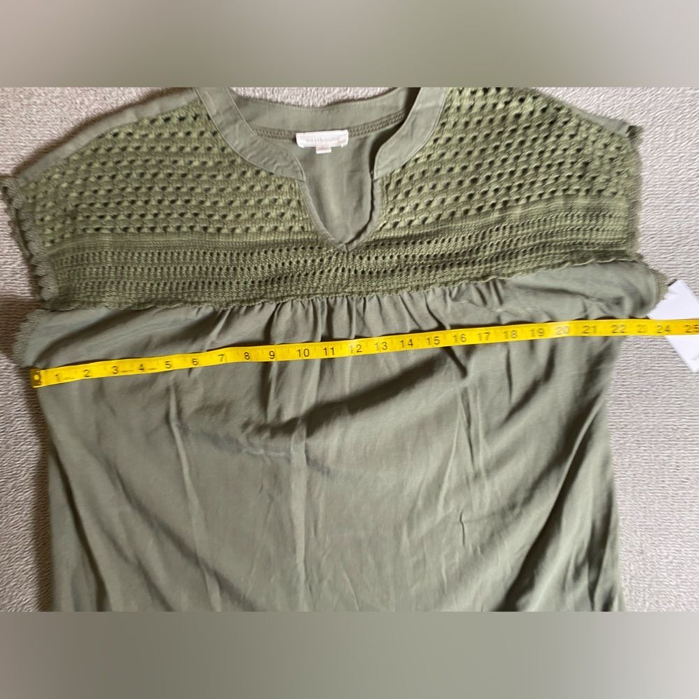 ✨NWT✨ Westbound Olive Green Women's Top with Crochet Embellishment- Size Large - Picture 3 of 3
